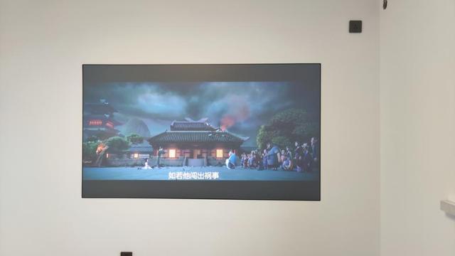 打造家庭影音房，有了菲斯特光学屏，还必大费周章挑选幕布