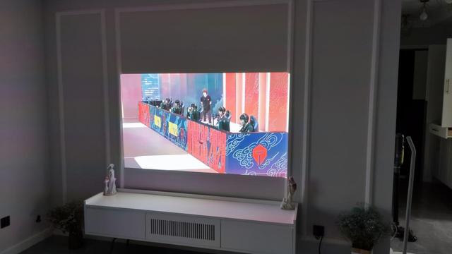 打造家庭影音房，有了菲斯特光学屏，还必大费周章挑选幕布