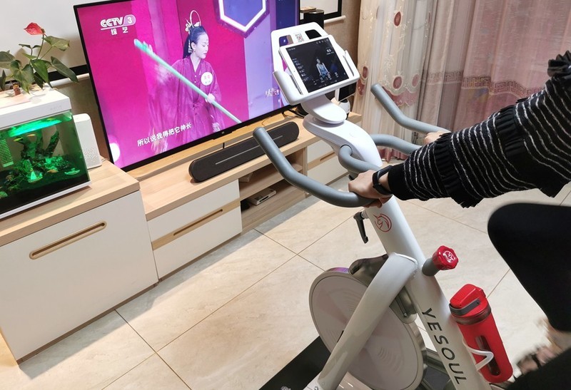国产品牌推出室内健身器材，磁控阻力实景骑行，占地0.5平方米