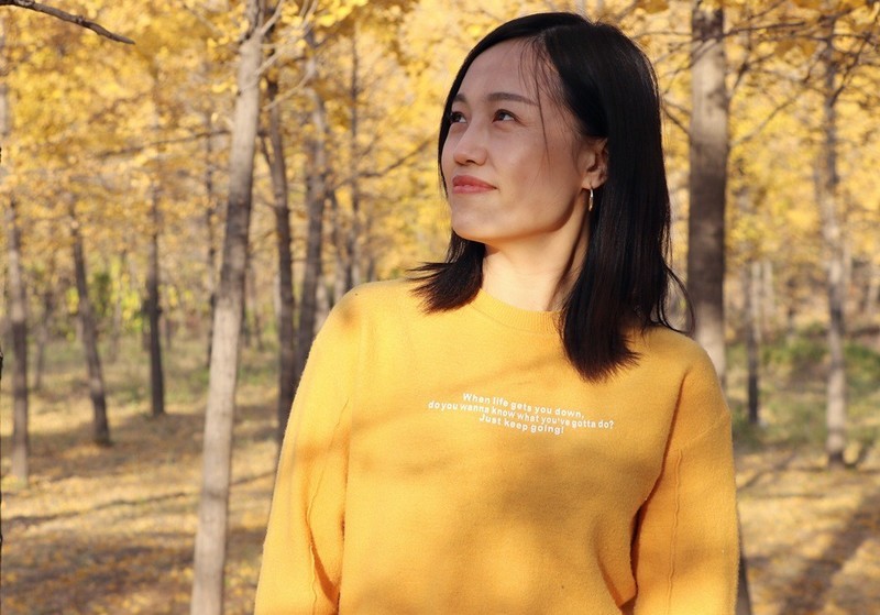 深秋银杏林人像