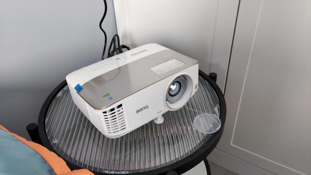 打造家庭影音房，有了菲斯特光学屏，还必大费周章挑选幕布