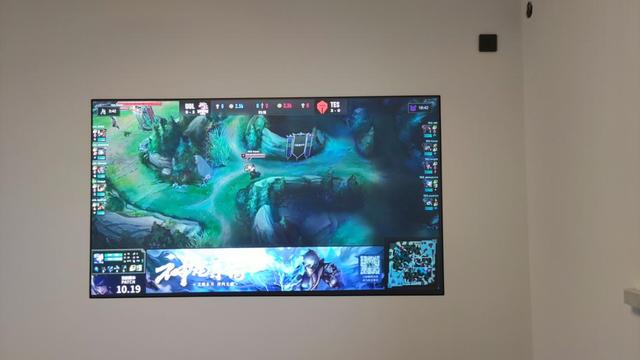 打造家庭影音房，有了菲斯特光学屏，还必大费周章挑选幕布