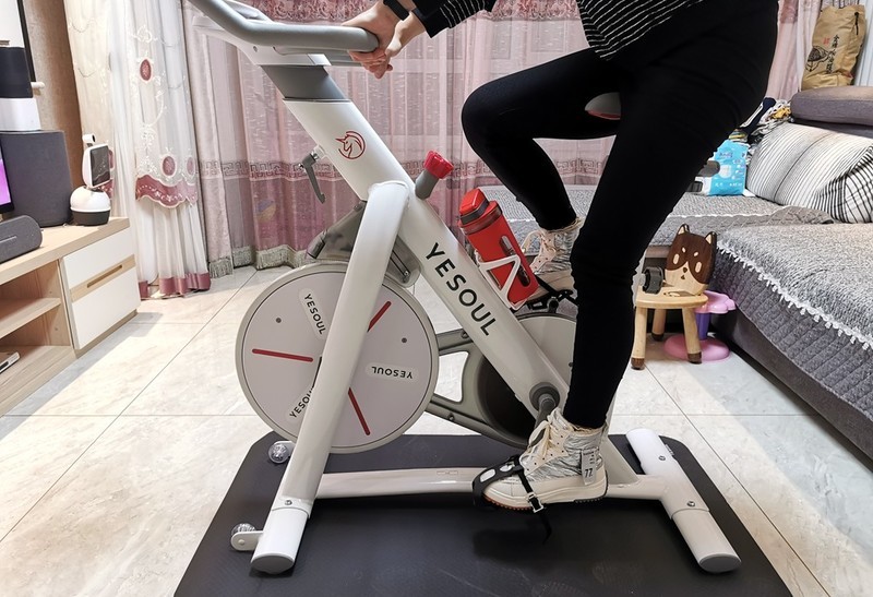 国产品牌推出室内健身器材，磁控阻力实景骑行，占地0.5平方米