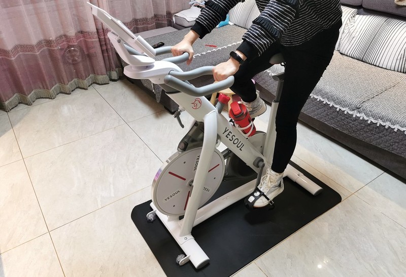 国产品牌推出室内健身器材，磁控阻力实景骑行，占地0.5平方米