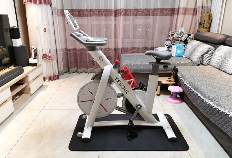 国产品牌推出室内健身器材，磁控阻力实景骑行，占地0.5平方米
