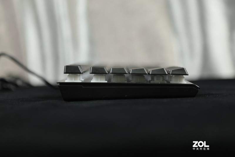 船新轴体，船新体验-海盗船K60 RGB PRO机械键盘开箱分享