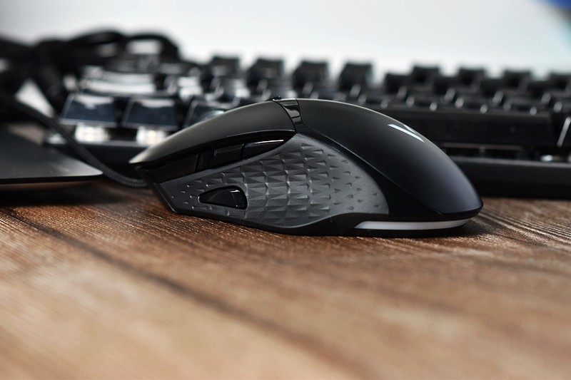 电竞利器助力战场旗开得胜 雷柏VT30幻彩RGB游戏鼠标