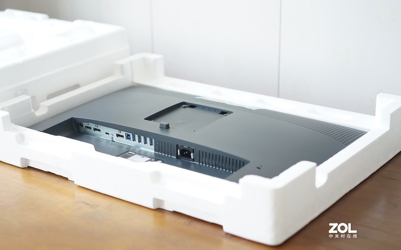 设计师的专属桌面显示器，C位出彩！明基PD2705Q专业显示器测评！