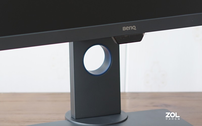 设计师的专属桌面显示器，C位出彩！明基PD2705Q专业显示器测评！