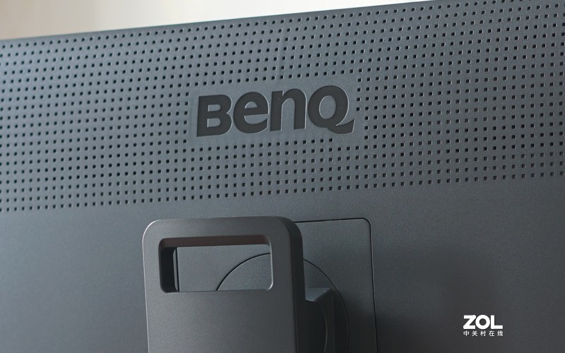 设计师的专属桌面显示器，C位出彩！明基PD2705Q专业显示器测评！