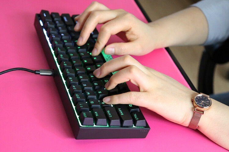 海盗船也Mini：K65 RGB mini 60% 61键机械键盘开箱体验