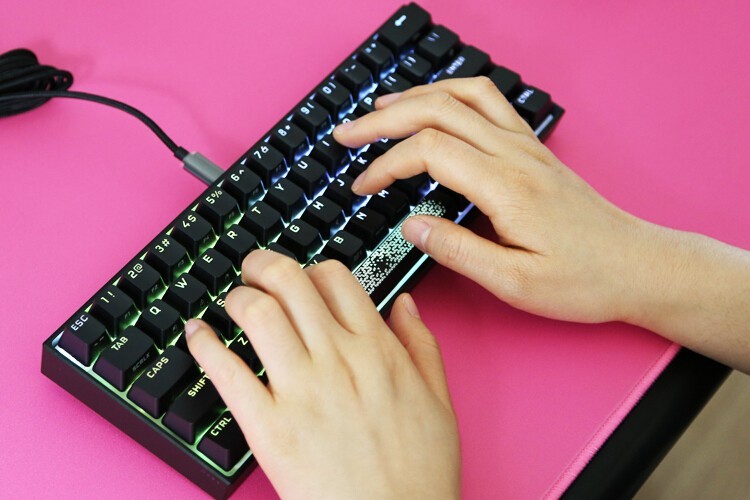 海盗船也Mini：K65 RGB mini 60% 61键机械键盘开箱体验