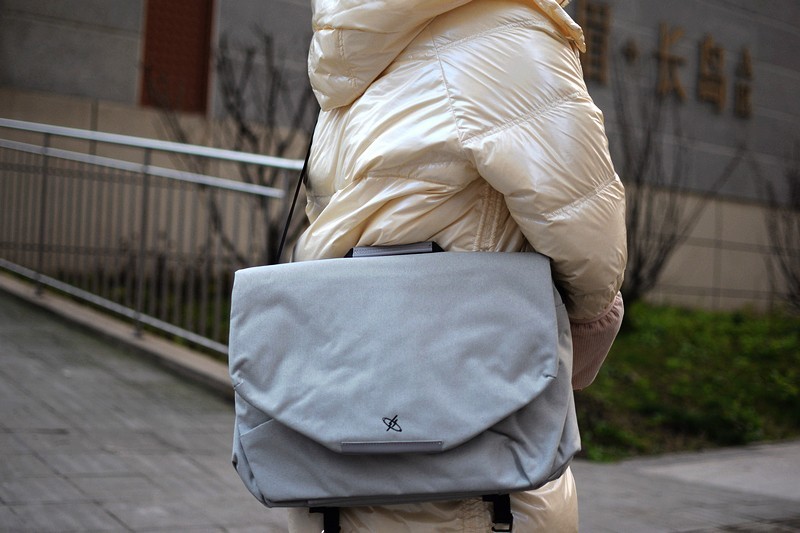 简约有型 阿波罗系列光影行星斜挎包