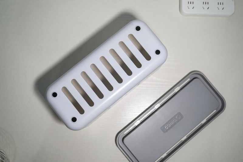 精致生活从告别杂乱开始，奥睿科排插收纳盒，桌面整洁一盒搞定