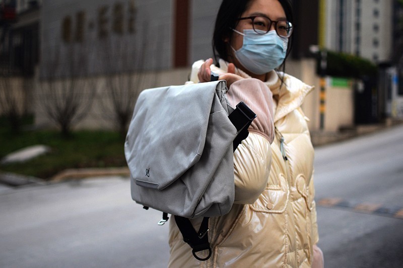 简约有型 阿波罗系列光影行星斜挎包