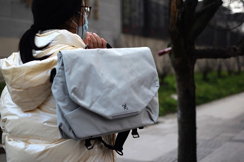 简约有型 阿波罗系列光影行星斜挎包