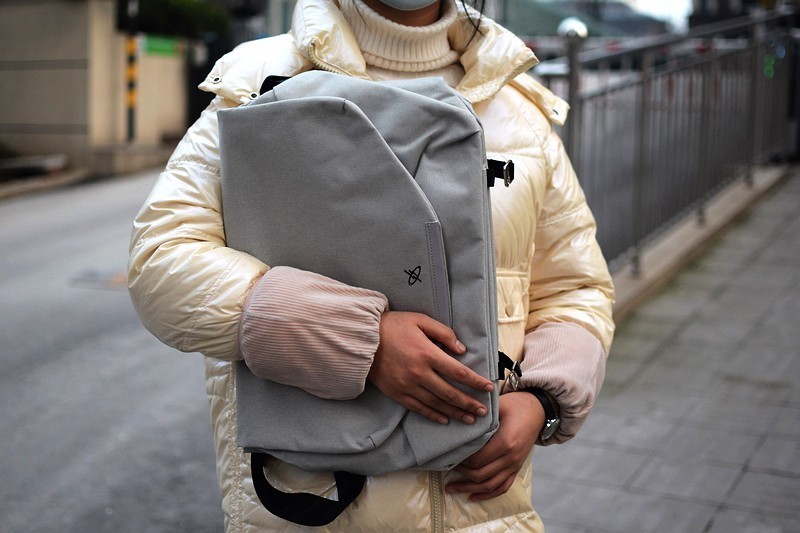 简约有型 阿波罗系列光影行星斜挎包