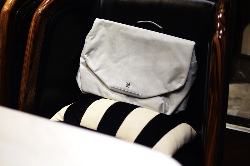 简约有型 阿波罗系列光影行星斜挎包