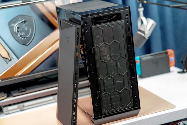 微星宙斯盾AEGIS Z5准系统评测，标配6核心12线程5600X处理器