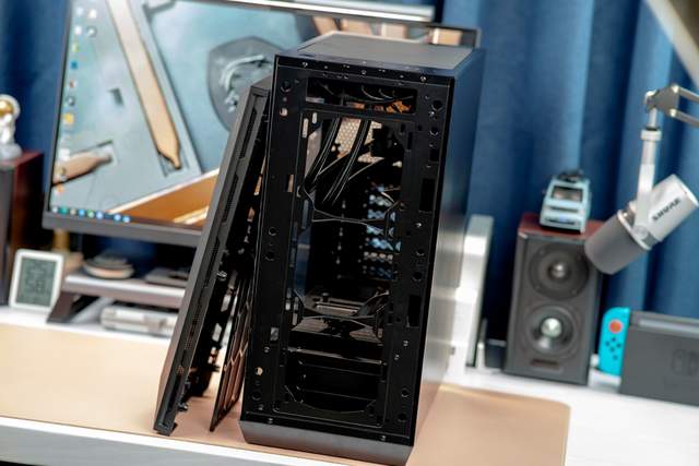 微星宙斯盾AEGIS Z5准系统评测，标配6核心12线程5600X处理器