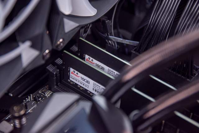 微星宙斯盾AEGIS Z5准系统评测，标配6核心12线程5600X处理器