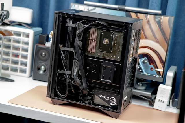 微星宙斯盾AEGIS Z5准系统评测，标配6核心12线程5600X处理器