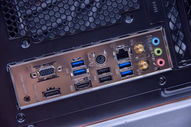 微星宙斯盾AEGIS Z5准系统评测，标配6核心12线程5600X处理器