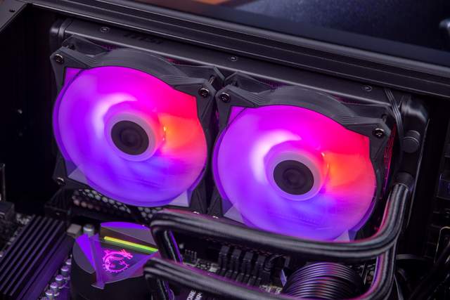 微星宙斯盾AEGIS Z5准系统评测，标配6核心12线程5600X处理器