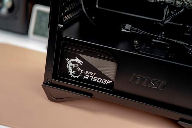 微星宙斯盾AEGIS Z5准系统评测，标配6核心12线程5600X处理器