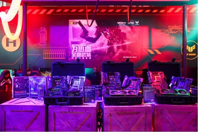 CF对抗赛+液氮超频 华硕主板引爆BW2021