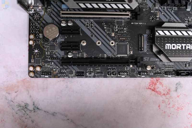 风道设计独特，外观简约时尚，安钛克DF 700 Flux机箱体验