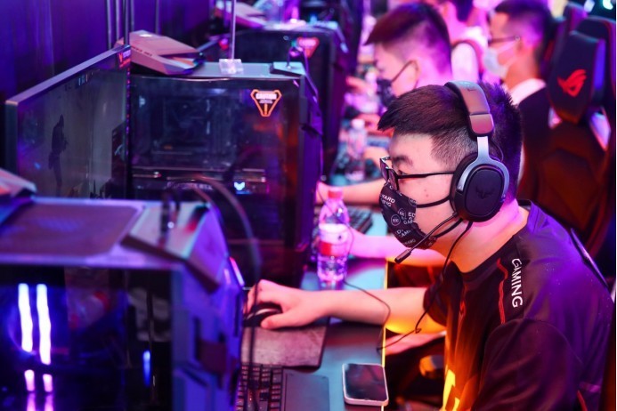 CF对抗赛+液氮超频 华硕主板引爆BW2021