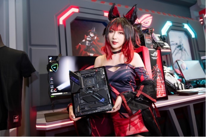 CF对抗赛+液氮超频 华硕主板引爆BW2021