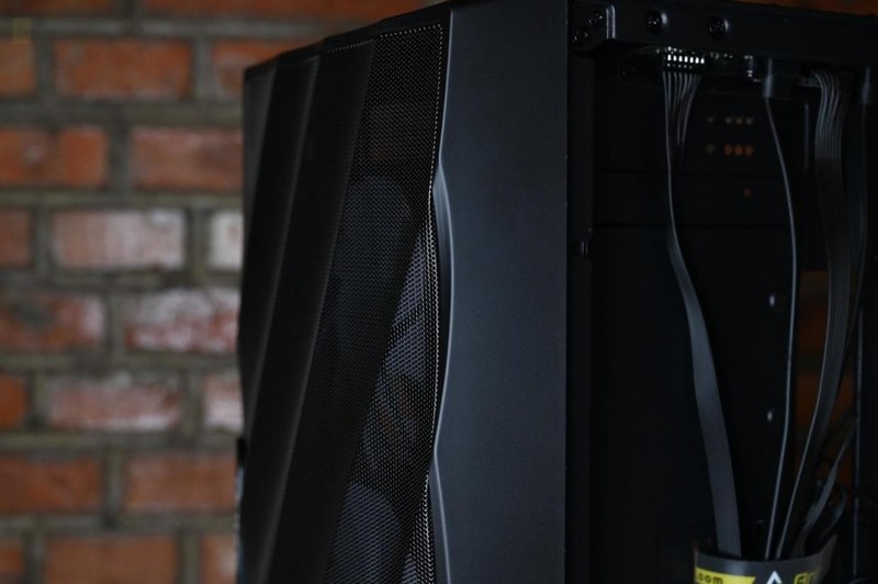 风道设计独特，外观简约时尚，安钛克DF 700 Flux机箱体验