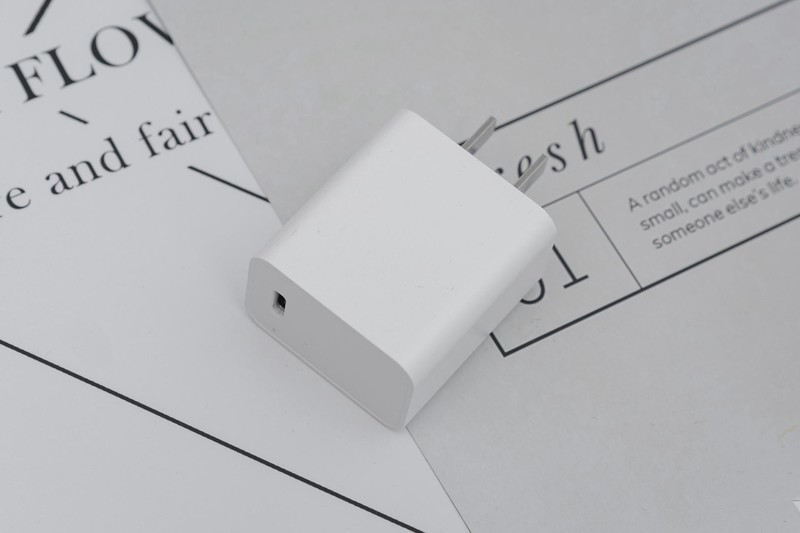 iPhone充电太慢，试试QCY 20W快充，一顿外卖的价格