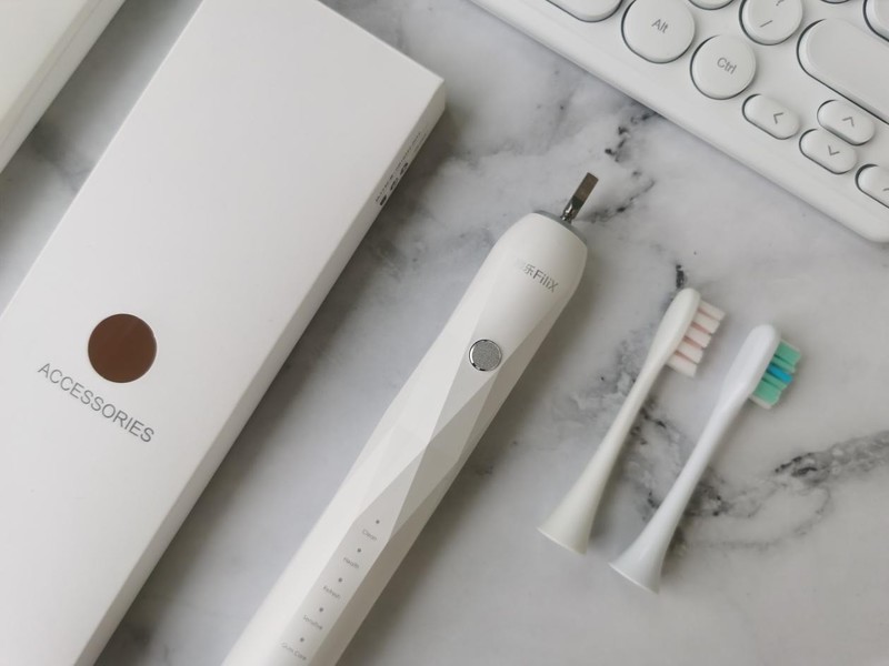 护理梅姐：电动牙刷哪个好？评测护龈扉乐电动牙刷