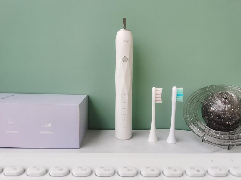 护理梅姐：电动牙刷哪个好？评测护龈扉乐电动牙刷