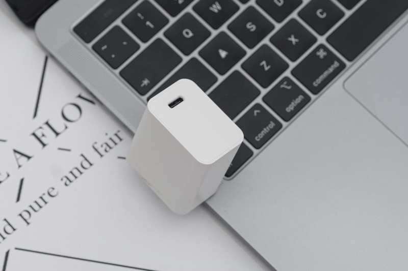 iPhone充电太慢，试试QCY 20W快充，一顿外卖的价格