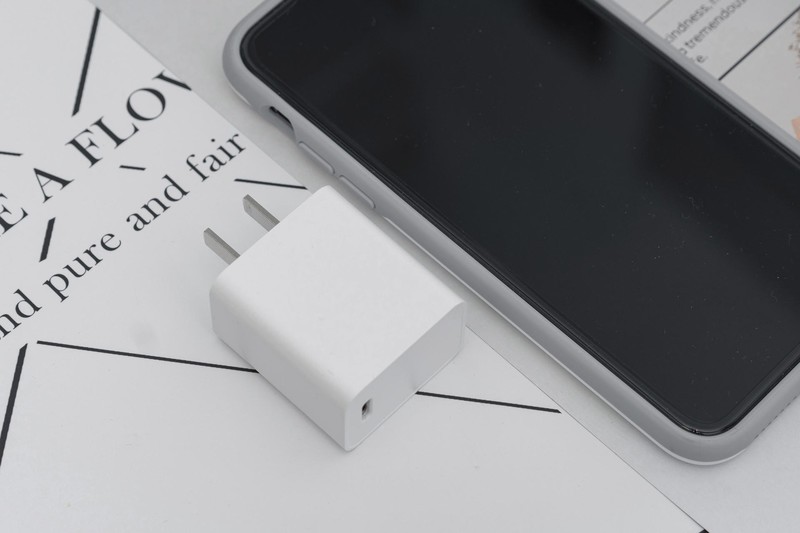 iPhone充电太慢，试试QCY 20W快充，一顿外卖的价格
