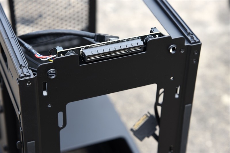 经典抽拉式机箱的延续---安钛克DARK CUBE机箱入手装机记