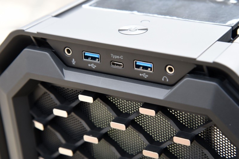 经典抽拉式机箱的延续---安钛克DARK CUBE机箱入手装机记