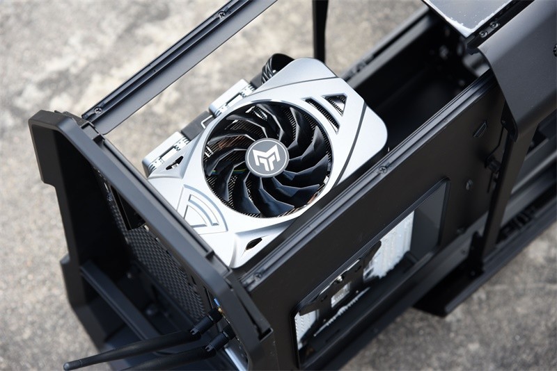 经典抽拉式机箱的延续---安钛克DARK CUBE机箱入手装机记