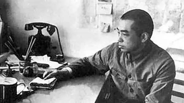 刘国梁长得有点像彭大将军