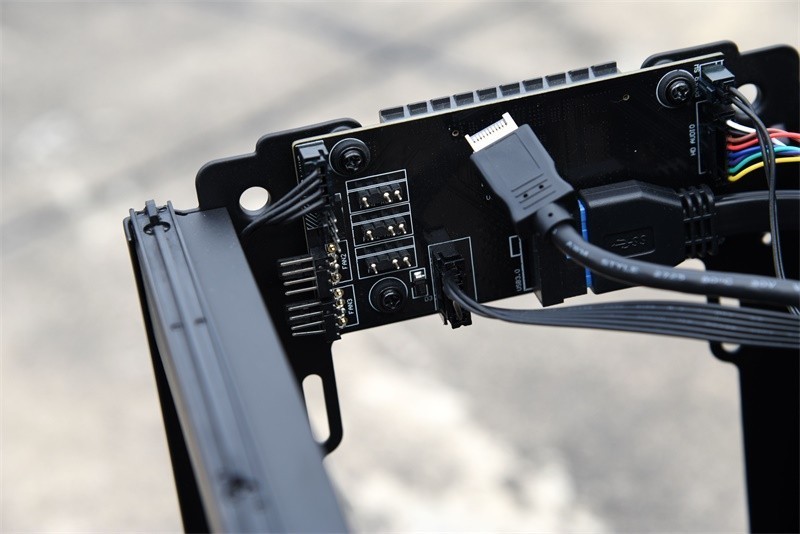 经典抽拉式机箱的延续---安钛克DARK CUBE机箱入手装机记