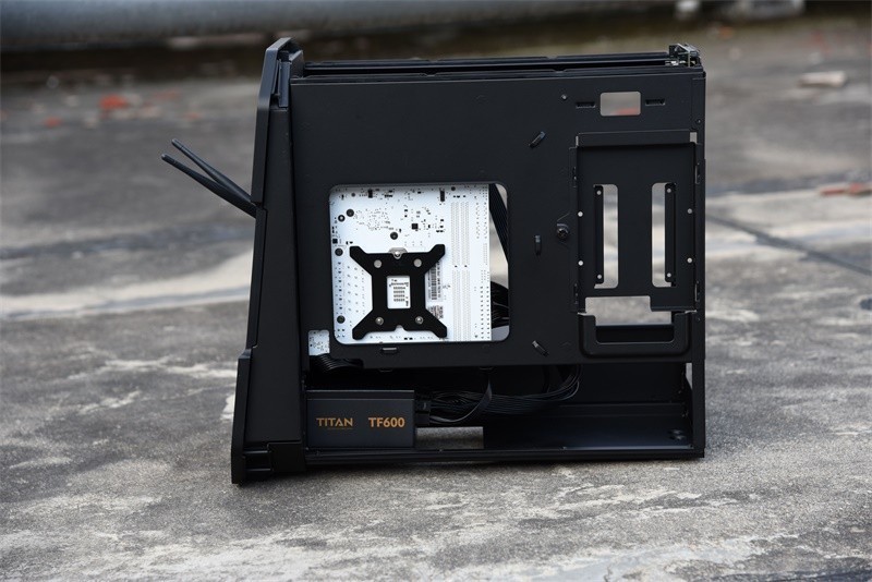 经典抽拉式机箱的延续---安钛克DARK CUBE机箱入手装机记