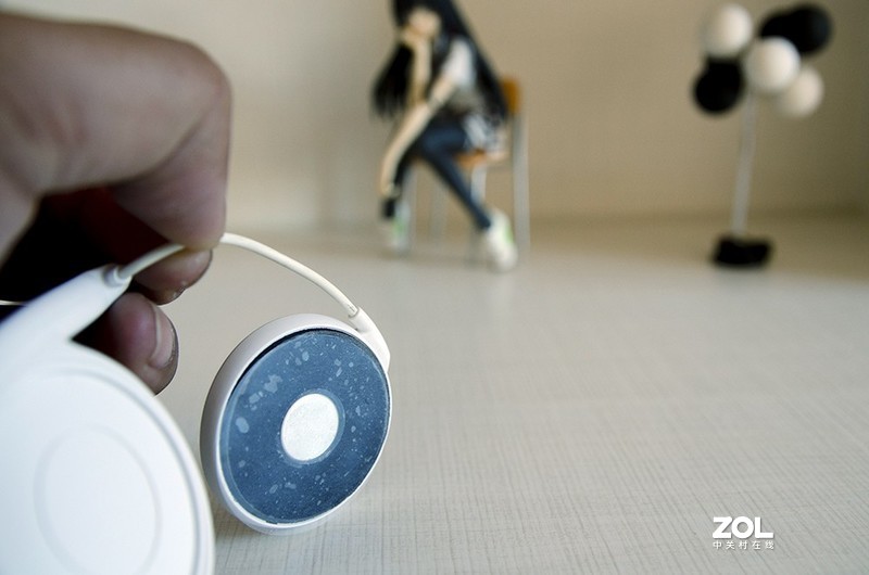 肩颈疼痛一扫而空，SKG挂脖式肩颈按摩仪T5让我工作充满干劲