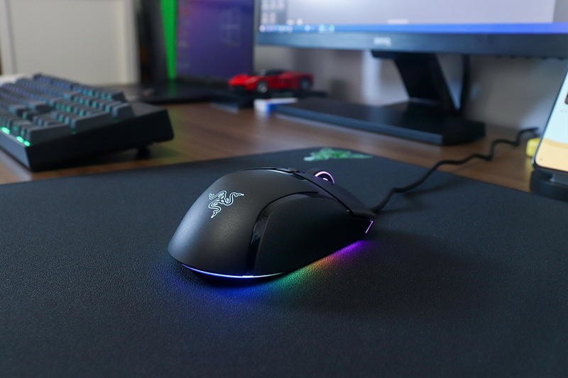 11幻彩区+26K DPI+纵横智能滚轮：雷蛇巴塞利斯蛇V3游戏鼠标体验