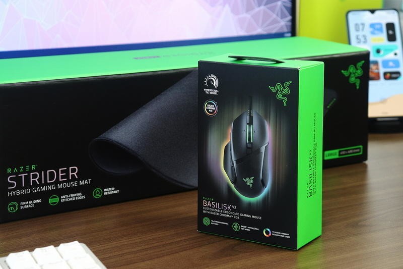 11幻彩区+26K DPI+纵横智能滚轮：雷蛇巴塞利斯蛇V3游戏鼠标体验