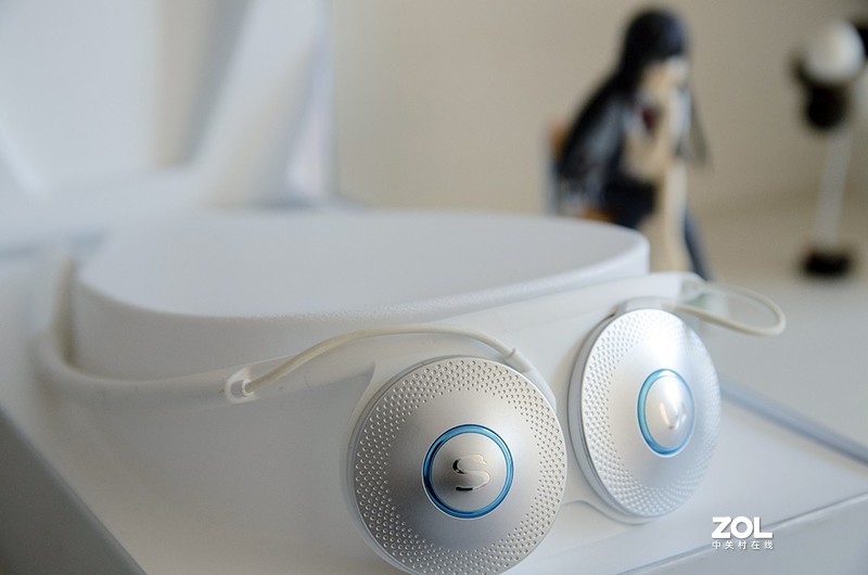 肩颈疼痛一扫而空，SKG挂脖式肩颈按摩仪T5让我工作充满干劲