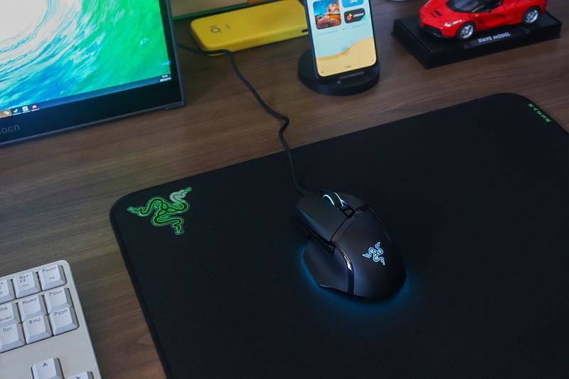 11幻彩区+26K DPI+纵横智能滚轮：雷蛇巴塞利斯蛇V3游戏鼠标体验